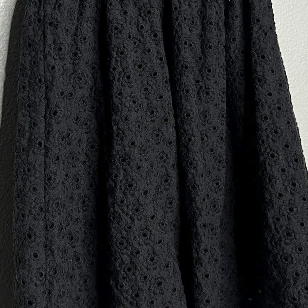 XXI Sleeveless Black Dress With Cut Out Circles and‎ Embroidery Size Small - Picture 5 of 11